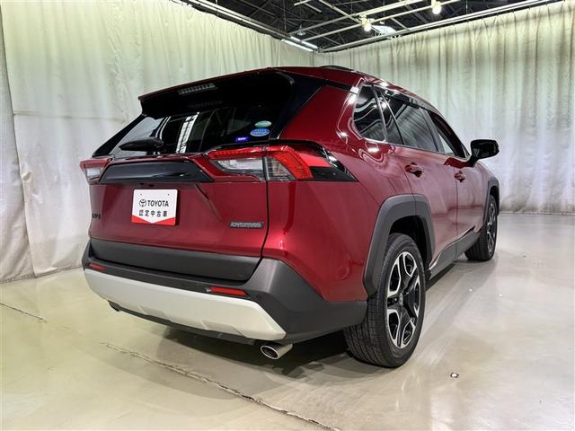 ＲＡＶ４ アドベンチャー　衝突被害軽減システム　メモリーナビ　バックカメラ　ＥＴＣ　ドラレコ　ミュージックプレイヤー接続可　サンルーフ　電動シート　オートクルーズコントロール　ＬＥＤヘッドランプ　スマートキー　キーレス　４ＷＤ（6枚目）