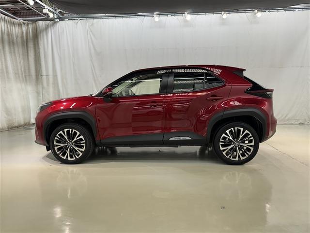 ヤリスクロス ハイブリッドＺ　衝突被害軽減システム　メモリーナビ　バックカメラ　ＥＴＣ　ドラレコ　ミュージックプレイヤー接続可　電動シート　オートクルーズコントロール　ＬＥＤヘッドランプ　スマートキー　キーレス　ハイブリッド（4枚目）