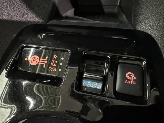 リーフ Ｘ　衝突被害軽減システム　メモリーナビ　フルセグ　バックカメラ　ＥＴＣ　ＣＤ　ミュージックプレイヤー接続可　オートクルーズコントロール　スマートキー　キーレス　電気自動車（20枚目）