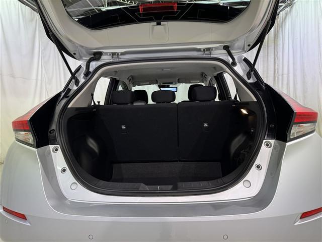 リーフ Ｘ　衝突被害軽減システム　メモリーナビ　フルセグ　バックカメラ　ＥＴＣ　ＣＤ　ミュージックプレイヤー接続可　オートクルーズコントロール　スマートキー　キーレス　電気自動車（32枚目）