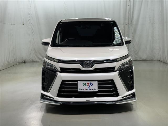 ヴォクシー ＺＳ　衝突被害軽減システム　メモリーナビ　フルセグ　バックカメラ　ＥＴＣ　ドラレコ　ＣＤ　ミュージックプレイヤー接続可　ＤＶＤ再生　後席モニター　オートクルーズコントロール　ＬＥＤヘッドランプ　乗車定員７人（3枚目）