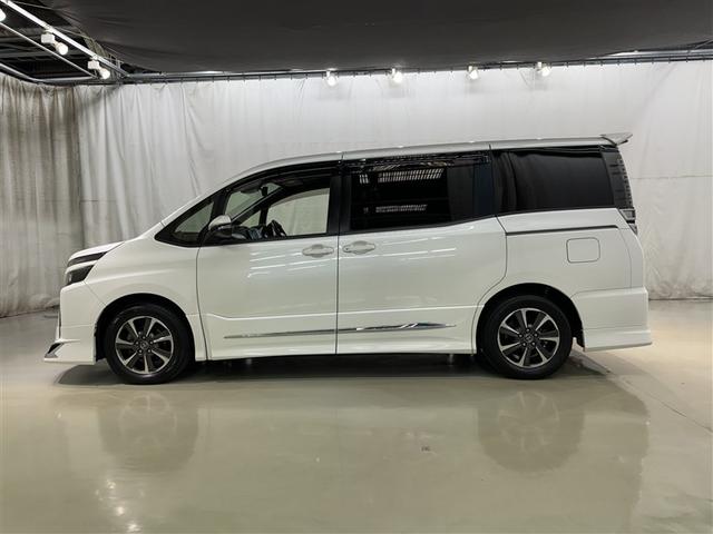 ヴォクシー ＺＳ　衝突被害軽減システム　メモリーナビ　フルセグ　バックカメラ　ＥＴＣ　ドラレコ　ＣＤ　ミュージックプレイヤー接続可　ＤＶＤ再生　後席モニター　オートクルーズコントロール　ＬＥＤヘッドランプ　乗車定員７人（4枚目）