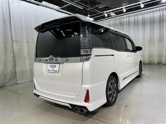 ヴォクシー ＺＳ　衝突被害軽減システム　メモリーナビ　フルセグ　バックカメラ　ＥＴＣ　ドラレコ　ＣＤ　ミュージックプレイヤー接続可　ＤＶＤ再生　後席モニター　オートクルーズコントロール　ＬＥＤヘッドランプ　乗車定員７人（6枚目）