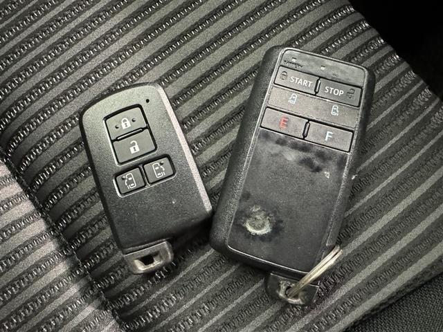 ヴォクシー ＺＳ　衝突被害軽減システム　メモリーナビ　フルセグ　バックカメラ　ＥＴＣ　ドラレコ　ＣＤ　ミュージックプレイヤー接続可　ＤＶＤ再生　後席モニター　オートクルーズコントロール　ＬＥＤヘッドランプ　乗車定員７人（25枚目）