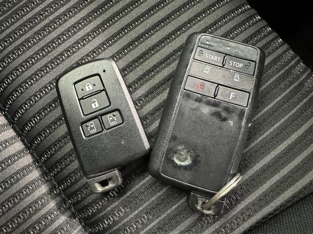 ヴォクシー ＺＳ　衝突被害軽減システム　メモリーナビ　フルセグ　バックカメラ　ＥＴＣ　ドラレコ　ＣＤ　ミュージックプレイヤー接続可　ＤＶＤ再生　後席モニター　オートクルーズコントロール　ＬＥＤヘッドランプ　乗車定員７人（26枚目）