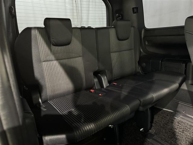 ヴォクシー ＺＳ　衝突被害軽減システム　メモリーナビ　フルセグ　バックカメラ　ＥＴＣ　ドラレコ　ＣＤ　ミュージックプレイヤー接続可　ＤＶＤ再生　後席モニター　オートクルーズコントロール　ＬＥＤヘッドランプ　乗車定員７人（28枚目）