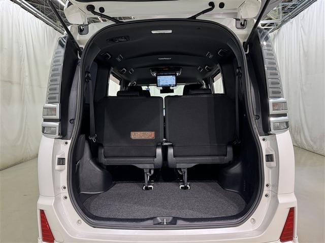 ヴォクシー ＺＳ　衝突被害軽減システム　メモリーナビ　フルセグ　バックカメラ　ＥＴＣ　ドラレコ　ＣＤ　ミュージックプレイヤー接続可　ＤＶＤ再生　後席モニター　オートクルーズコントロール　ＬＥＤヘッドランプ　乗車定員７人（29枚目）