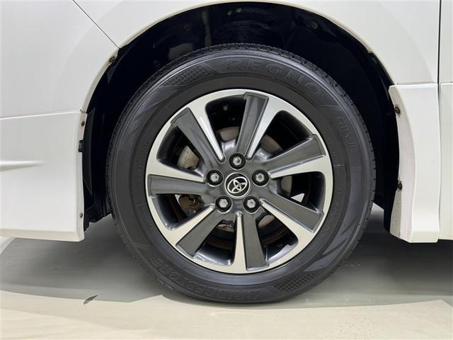 ヴォクシー ＺＳ　衝突被害軽減システム　メモリーナビ　フルセグ　バックカメラ　ＥＴＣ　ドラレコ　ＣＤ　ミュージックプレイヤー接続可　ＤＶＤ再生　後席モニター　オートクルーズコントロール　ＬＥＤヘッドランプ　乗車定員７人（31枚目）