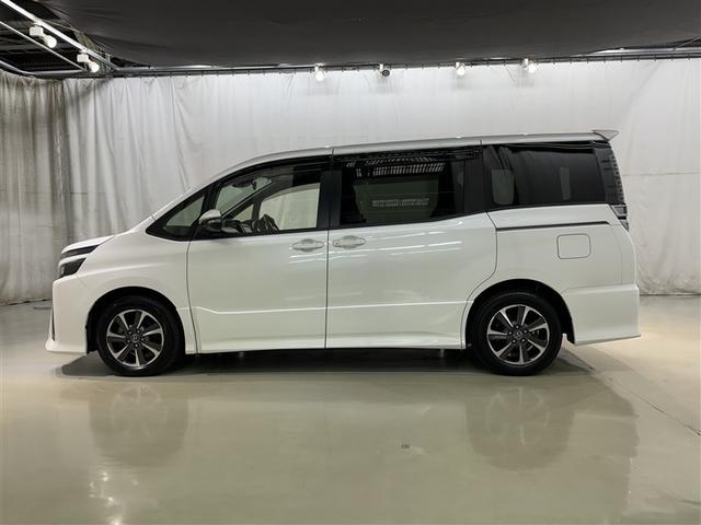 ヴォクシー ＺＳ　衝突被害軽減システム　メモリーナビ　フルセグ　バックカメラ　ＥＴＣ　ドラレコ　ＣＤ　ミュージックプレイヤー接続可　ＤＶＤ再生　後席モニター　オートクルーズコントロール　ＬＥＤヘッドランプ　乗車定員７人（4枚目）