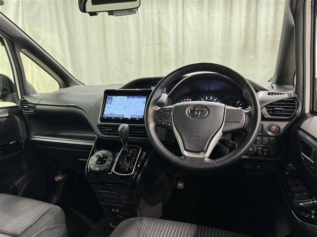 ヴォクシー ＺＳ　衝突被害軽減システム　メモリーナビ　フルセグ　バックカメラ　ＥＴＣ　ドラレコ　ＣＤ　ミュージックプレイヤー接続可　ＤＶＤ再生　後席モニター　オートクルーズコントロール　ＬＥＤヘッドランプ　乗車定員７人（8枚目）