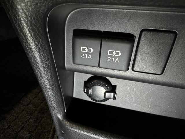 ヴォクシー ＺＳ　衝突被害軽減システム　メモリーナビ　フルセグ　バックカメラ　ＥＴＣ　ドラレコ　ＣＤ　ミュージックプレイヤー接続可　ＤＶＤ再生　後席モニター　オートクルーズコントロール　ＬＥＤヘッドランプ　乗車定員７人（18枚目）