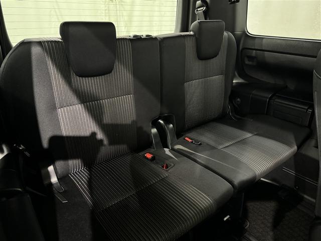 ヴォクシー ＺＳ　衝突被害軽減システム　メモリーナビ　フルセグ　バックカメラ　ＥＴＣ　ドラレコ　ＣＤ　ミュージックプレイヤー接続可　ＤＶＤ再生　後席モニター　オートクルーズコントロール　ＬＥＤヘッドランプ　乗車定員７人（29枚目）