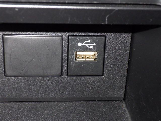 充電用ＵＳＢ端子付き。スマートフォンなどの充電に便利です。