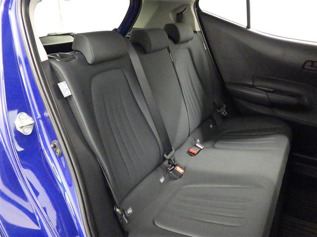 後部座席も当然、綺麗・清潔に仕上げております。内装の綺麗なお車は気持ちが良いですし、コンディションのいい車が多いです。
