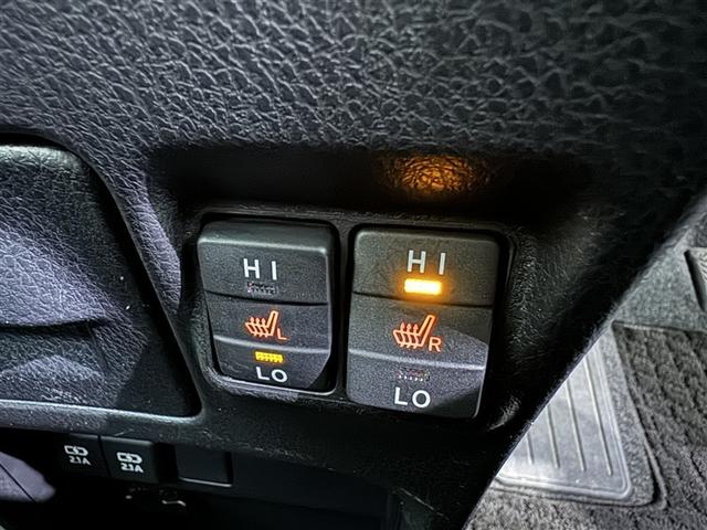 ノア ハイブリッドG 衝突被害軽減システム メモリーナビ フルセグ バックカメラ ETC CD ミュージックプレイヤー接続可 オートクルーズコントロール LEDヘッドランプ 両側電動スライド 乗車定員7人 3列シート(17枚目)