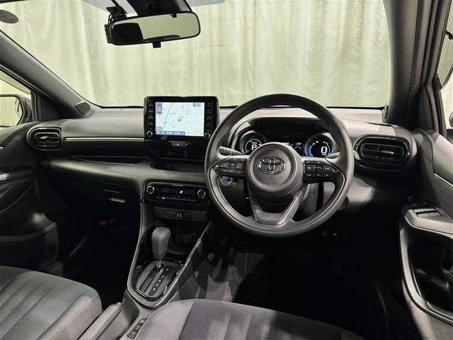 ヤリス ハイブリッドＧ　衝突被害軽減システム　メモリーナビ　バックカメラ　ＥＴＣ　ドラレコ　ミュージックプレイヤー接続可　オートクルーズコントロール　ＬＥＤヘッドランプ　スマートキー　キーレス　ハイブリッド（8枚目）