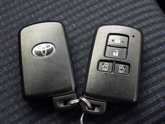 ヴォクシー Ｘ　メモリーナビ　フルセグ　バックカメラ　ＥＴＣ　ドラレコ　ＣＤ　ミュージックプレイヤー接続可　ＤＶＤ再生　後席モニター　ＬＥＤヘッドランプ　両側電動スライド　乗車定員７人　３列シート　スマートキー（25枚目）