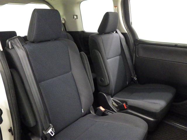 ヴォクシー Ｘ　メモリーナビ　フルセグ　バックカメラ　ＥＴＣ　ドラレコ　ＣＤ　ミュージックプレイヤー接続可　ＤＶＤ再生　後席モニター　ＬＥＤヘッドランプ　両側電動スライド　乗車定員７人　３列シート　スマートキー（27枚目）