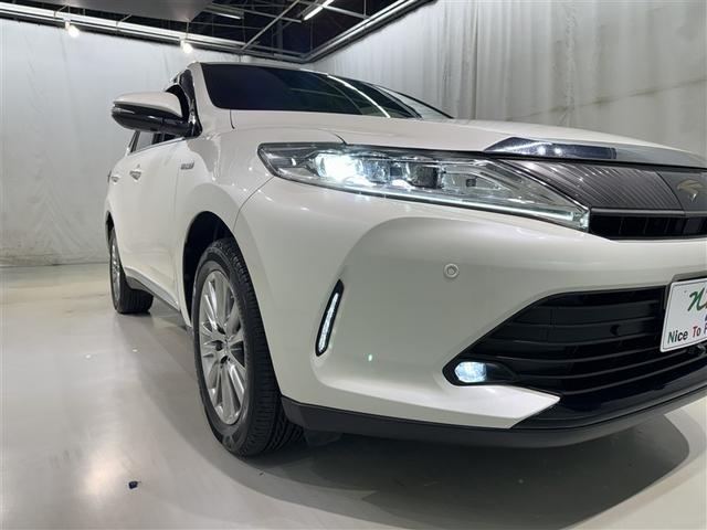 ハリアーハイブリッド プレミアム　衝突被害軽減システム　メモリーナビ　フルセグ　バックカメラ　ＥＴＣ　ドラレコ　ＣＤ　ミュージックプレイヤー接続可　ＤＶＤ再生　電動シート　オートクルーズコントロール　ＬＥＤヘッドランプ　スマートキー（8枚目）