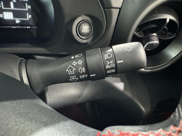 �y�I�[�g���C�g�z�ԊO�̖��邳�ɉ����āA�����I�Ƀ��C�g�̓_���E���������Ă���܂��B