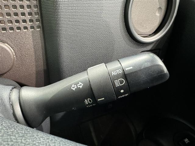 �g���l���ȂǁA���̖͂��邳�̕ω��Ń����v�ނ������I���E�I�t����R�����C�g�ł��i�����Y��h�~�@�\�t�j