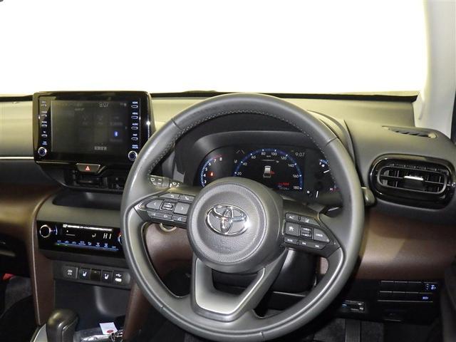 ヤリスクロス Ｚ　衝突被害軽減システム　メモリーナビ　フルセグ　バックカメラ　ＥＴＣ　ドラレコ　ＣＤ　ミュージックプレイヤー接続可　ＤＶＤ再生　電動シート　オートクルーズコントロール　スマートキー　キーレス（9枚目）