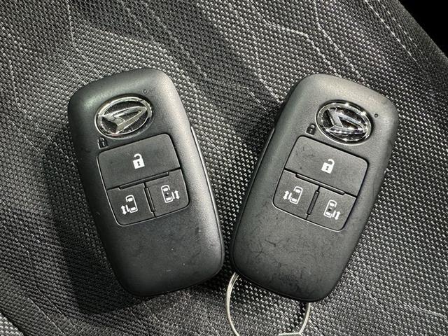 �X�}�[�g�L�[���|�P�b�g��o�b�O�Ɍg�т��Ă���΁A�L�[�����o�����ƂȂ��h�A�n���h������������A�h�A�n���h���̃Z���T�[�ɐG��邾���Ŏ{���ł��܂��B