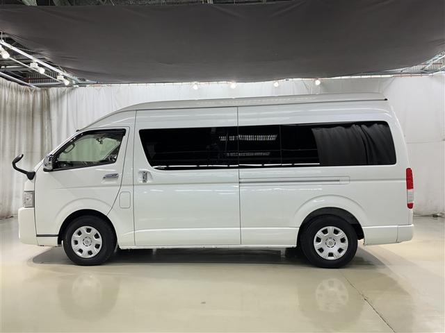 �F�͐l�C�̃z���C�g�p�[���N���X�^���V���C���ł��B