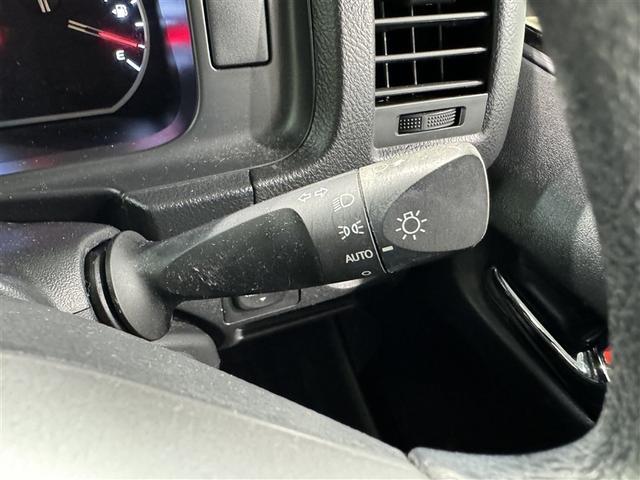 �g���l���ȂǁA���̖͂��邳�̕ω��Ń����v�ނ������I���E�I�t����R�����C�g�ł��i�����Y��h�~�@�\�t�j