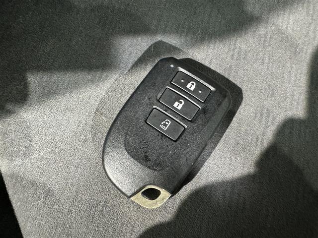 �X�}�[�g�L�[���|�P�b�g��o�b�O�Ɍg�т��Ă���΁A�L�[�����o�����ƂȂ��h�A�n���h������������A�h�A�n���h���̃Z���T�[�ɐG��邾���Ŏ{���ł��܂��B