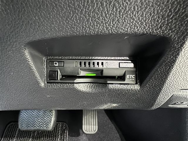 プリウス Ａ　衝突被害軽減システム　メモリーナビ　フルセグ　バックカメラ　ＥＴＣ　ドラレコ　ＣＤ　ミュージックプレイヤー接続可　ＤＶＤ再生　電動シート　オートクルーズコントロール　ＬＥＤヘッドランプ　スマートキー（13枚目）