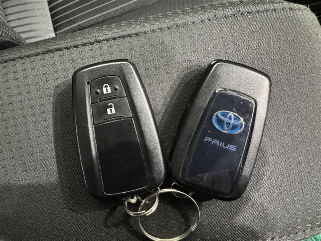 プリウス Ａ　衝突被害軽減システム　メモリーナビ　フルセグ　バックカメラ　ＥＴＣ　ドラレコ　ＣＤ　ミュージックプレイヤー接続可　ＤＶＤ再生　電動シート　オートクルーズコントロール　ＬＥＤヘッドランプ　スマートキー（26枚目）