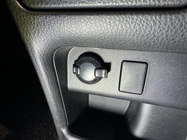 エスクァイア Ｇｉ　ブラックテーラード　衝突被害軽減システム　メモリーナビ　フルセグ　バックカメラ　ＥＴＣ　ＣＤ　ミュージックプレイヤー接続可　ＤＶＤ再生　オートクルーズコントロール　ＬＥＤヘッドランプ　両側電動スライド　乗車定員７人（17枚目）