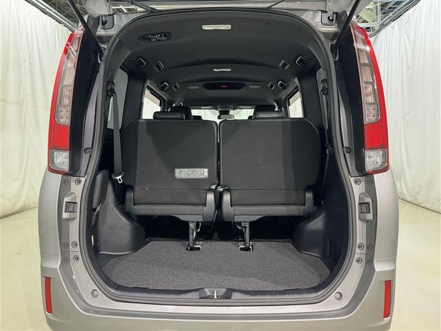 エスクァイア Ｇｉ　ブラックテーラード　衝突被害軽減システム　メモリーナビ　フルセグ　バックカメラ　ＥＴＣ　ＣＤ　ミュージックプレイヤー接続可　ＤＶＤ再生　オートクルーズコントロール　ＬＥＤヘッドランプ　両側電動スライド　乗車定員７人（28枚目）