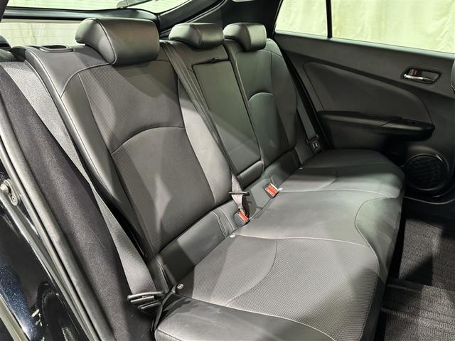 プリウス Ａプレミアム　衝突被害軽減システム　メモリーナビ　フルセグ　バックカメラ　ＥＴＣ　ドラレコ　ＣＤ　ミュージックプレイヤー接続可　ＤＶＤ再生　電動シート　オートクルーズコントロール　ＬＥＤヘッドランプ　スマートキー（32枚目）