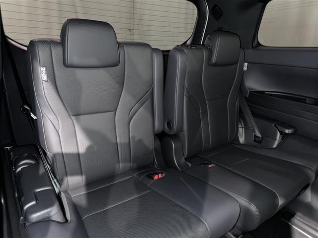 �R��ڃV�[�g���Ђ�т�Ƃ����X�y�[�X���m�ۂ��Ă��܂��B��l���ł̂��o�������΂�����ł��I