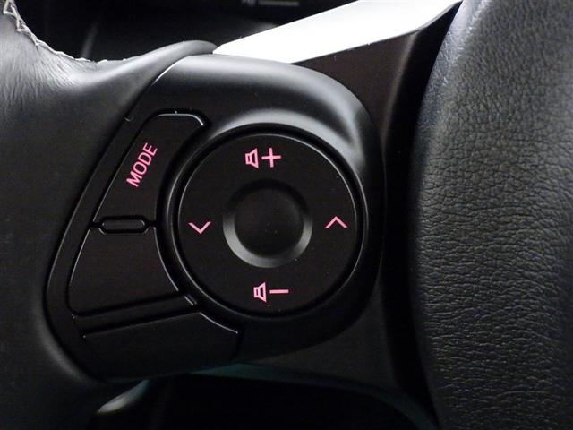 ステアリングスイッチ装備！運転しながら手元でオーディオの操作などができます。