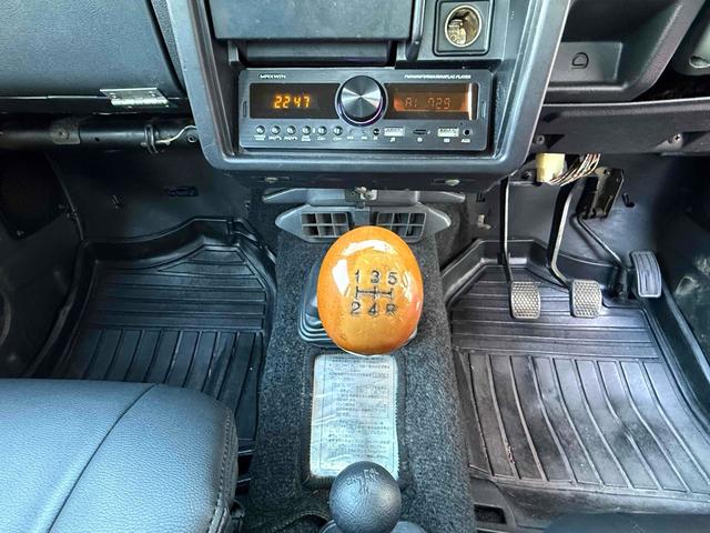 ジムニー HC 4WD MT アルミホイール リフトアップ公認 エアコンレス(52枚目)