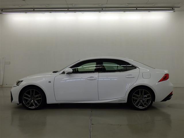 ＩＳ ＩＳ３００ｈ　Ｆスポーツ　衝突被害軽減システム　メモリーナビ　フルセグ　バックカメラ　ＥＴＣ　ＣＤ　ミュージックプレイヤー接続可　ＤＶＤ再生　電動シート　オートクルーズコントロール　ＬＥＤヘッドランプ　スマートキー　キーレス（4枚目）