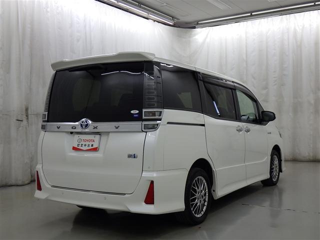 ヴォクシー ハイブリッドＺＳ　煌ＩＩ　衝突被害軽減システム　メモリーナビ　フルセグ　バックカメラ　ＥＴＣ　ドラレコ　ＣＤ　ＤＶＤ再生　オートクルーズコントロール　ＬＥＤヘッドランプ　両側電動スライド　乗車定員７人　３列シート　スマートキー（6枚目）