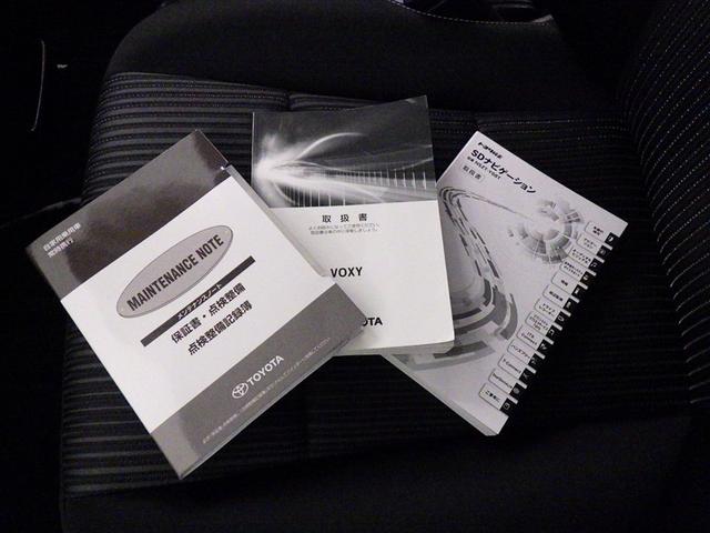 ヴォクシー ハイブリッドＺＳ　煌ＩＩ　衝突被害軽減システム　メモリーナビ　フルセグ　バックカメラ　ＥＴＣ　ドラレコ　ＣＤ　ＤＶＤ再生　オートクルーズコントロール　ＬＥＤヘッドランプ　両側電動スライド　乗車定員７人　３列シート　スマートキー（35枚目）