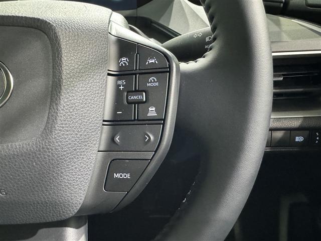 プリウス Ｘ　衝突被害軽減システム　フルセグ　バックカメラ　ＥＴＣ　ミュージックプレイヤー接続可　オートクルーズコントロール　ＬＥＤヘッドランプ　スマートキー　キーレス　ハイブリッド（16枚目）