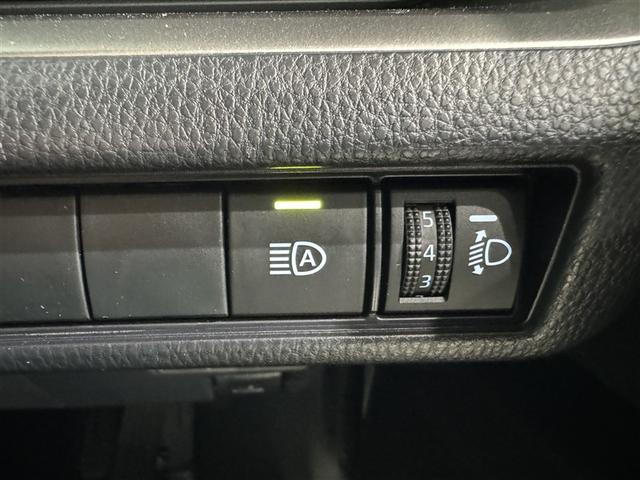 プリウス Ｘ　衝突被害軽減システム　フルセグ　バックカメラ　ＥＴＣ　ミュージックプレイヤー接続可　オートクルーズコントロール　ＬＥＤヘッドランプ　スマートキー　キーレス　ハイブリッド（20枚目）