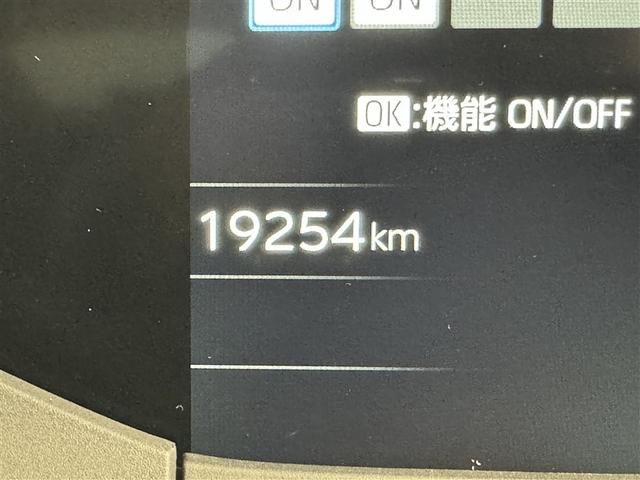 プリウス Ｘ　衝突被害軽減システム　フルセグ　バックカメラ　ＥＴＣ　ミュージックプレイヤー接続可　オートクルーズコントロール　ＬＥＤヘッドランプ　スマートキー　キーレス　ハイブリッド（23枚目）