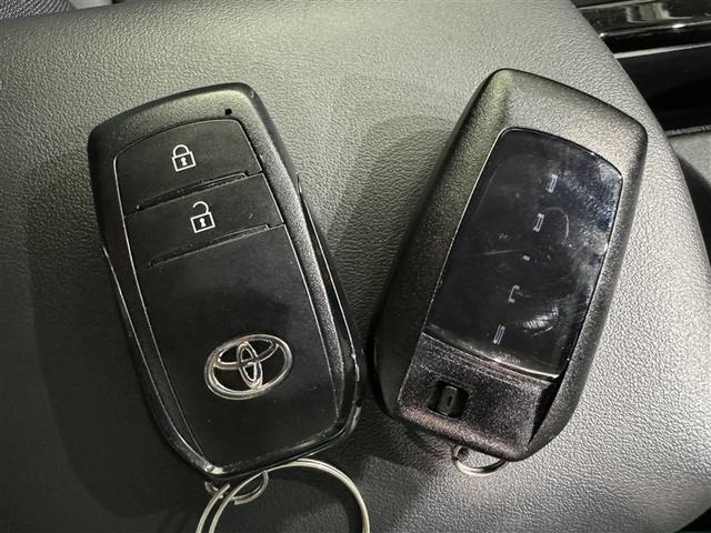 プリウス Ｘ　衝突被害軽減システム　フルセグ　バックカメラ　ＥＴＣ　ミュージックプレイヤー接続可　オートクルーズコントロール　ＬＥＤヘッドランプ　スマートキー　キーレス　ハイブリッド（24枚目）