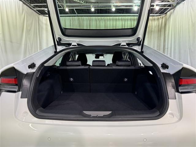 プリウス Ｘ　衝突被害軽減システム　フルセグ　バックカメラ　ＥＴＣ　ミュージックプレイヤー接続可　オートクルーズコントロール　ＬＥＤヘッドランプ　スマートキー　キーレス　ハイブリッド（28枚目）