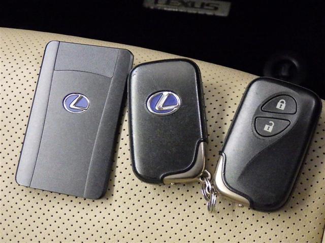 �X�}�[�g�L�[���|�P�b�g��o�b�O�Ɍg�т��Ă���΁A�L�[�����o�����ƂȂ��h�A�n���h������������A�h�A�n���h���̃Z���T�[�ɐG��邾���Ŏ{���ł��܂��B