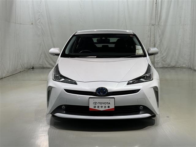 プリウス ＳセーフティプラスＩＩ　衝突被害軽減システム　バックカメラ　ＥＴＣ　ミュージックプレイヤー接続可　オートクルーズコントロール　ＬＥＤヘッドランプ　スマートキー　キーレス　ハイブリッド（4枚目）