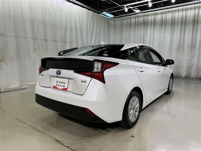 プリウス ＳセーフティプラスＩＩ　衝突被害軽減システム　バックカメラ　ＥＴＣ　ミュージックプレイヤー接続可　オートクルーズコントロール　ＬＥＤヘッドランプ　スマートキー　キーレス　ハイブリッド（7枚目）