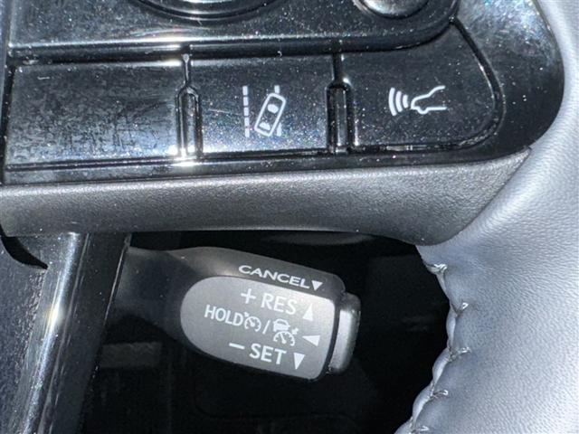 プリウス ＳセーフティプラスＩＩ　衝突被害軽減システム　バックカメラ　ＥＴＣ　ミュージックプレイヤー接続可　オートクルーズコントロール　ＬＥＤヘッドランプ　スマートキー　キーレス　ハイブリッド（19枚目）